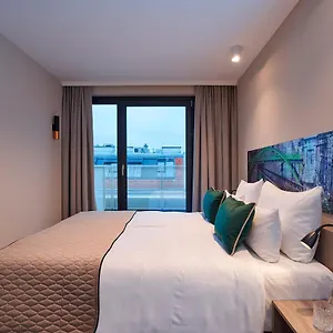 4* 酒店 Leonardo West